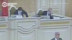 "Садись давай!" Депутату дважды отключают микрофон, когда он говорит про Навального "Садись давай!" Депутату дважды отключают микрофон, когда он говорит про Навального