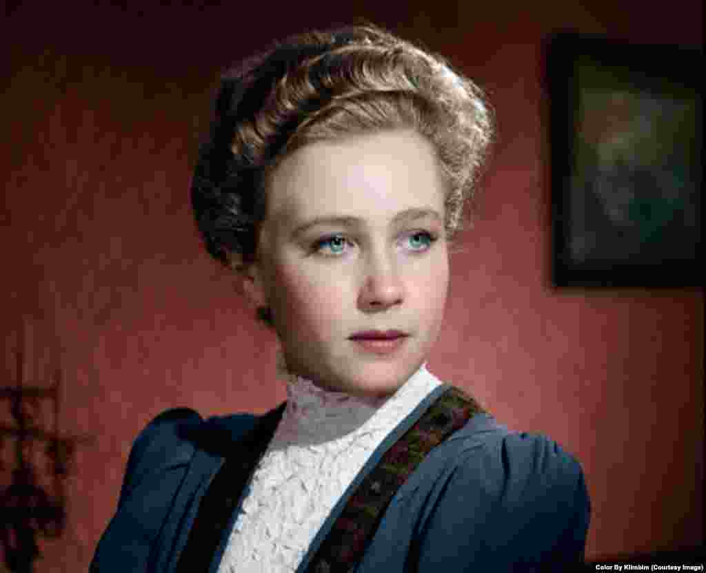 На фото – советская и российская актриса театра и кино Ия Саввина, 1960 год