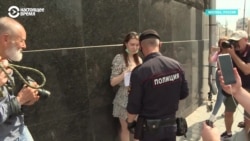 На Лубянке задерживают журналистов, которые вышли с пикетами в поддержку Ивана Сафронова На Лубянке задерживают журналистов, которые вышли с пикетами в поддержку Ивана Сафронова