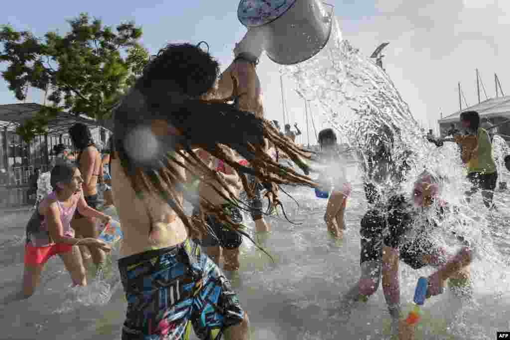 Жара стала аномальной не только из-за высоких температур, но и потому, что фронт пришел раньше обычного времени и распространился слишком широко. Жара зафиксирована и в северных странах европейского континента На фото - Швейцария 