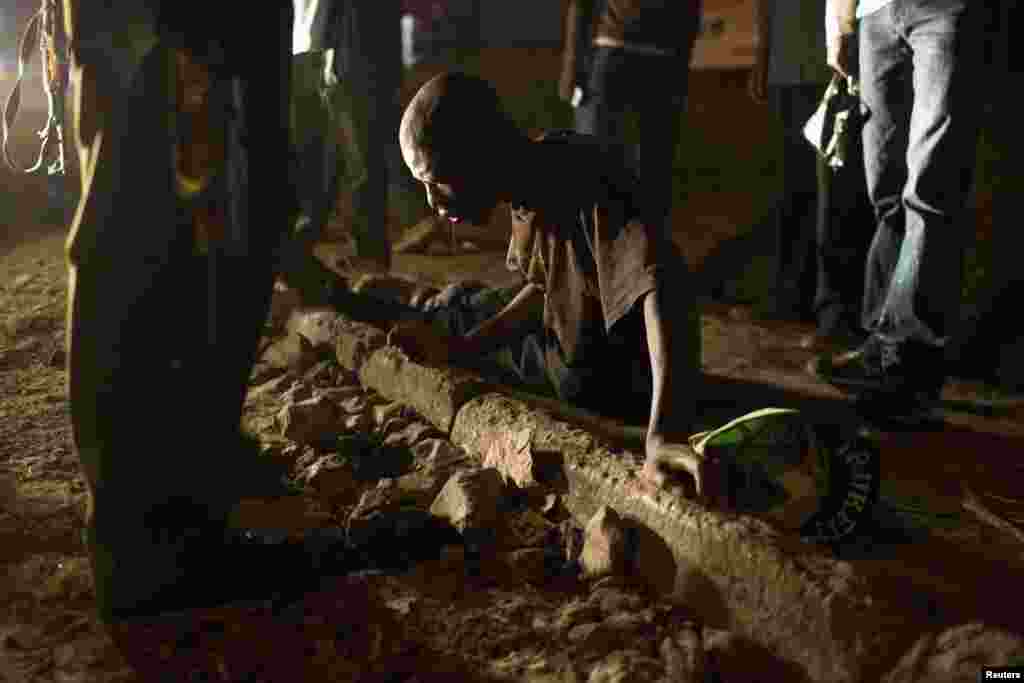 Людей довольно часто похищают. По сообщениям очевидцев, этого человека выбросили на скорости из проезжающей машины 