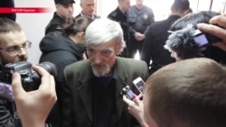 "Толпа скандировала "Ура!", "Невиновен!" и "Браво судье": как выносили приговор Юрию Дмитриеву "Толпа скандировала "Ура!", "Невиновен!" и "Браво судье": как выносили приговор Юрию Дмитриеву