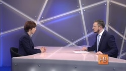 "При слове "перемирие" все смеются" "При слове "перемирие" все смеются"