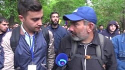 Организатор протестов в Армении Никол Пашинян: "призываем полицию не защищать премьера Саргсяна" Организатор протестов в Армении Никол Пашинян: "призываем полицию не защищать премьера Саргсяна"