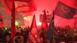 "Веселого рождества, Орбан!": массовые протесты в Будапеште "Веселого рождества, Орбан!": массовые протесты в Будапеште