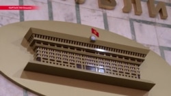 Киргизские депутаты предложили обязать президента и спортсменов носить колпак за границей Киргизские депутаты предложили обязать президента и спортсменов носить колпак за границей