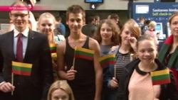 "Если появилось желание остаться - мы работу выполнили": Литва вывозит на учебу школьников из Донбасса "Если появилось желание остаться - мы работу выполнили": Литва вывозит на учебу школьников из Донбасса