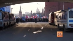 Гимн слушали стоя. В пробках Гимн слушали стоя. В пробках