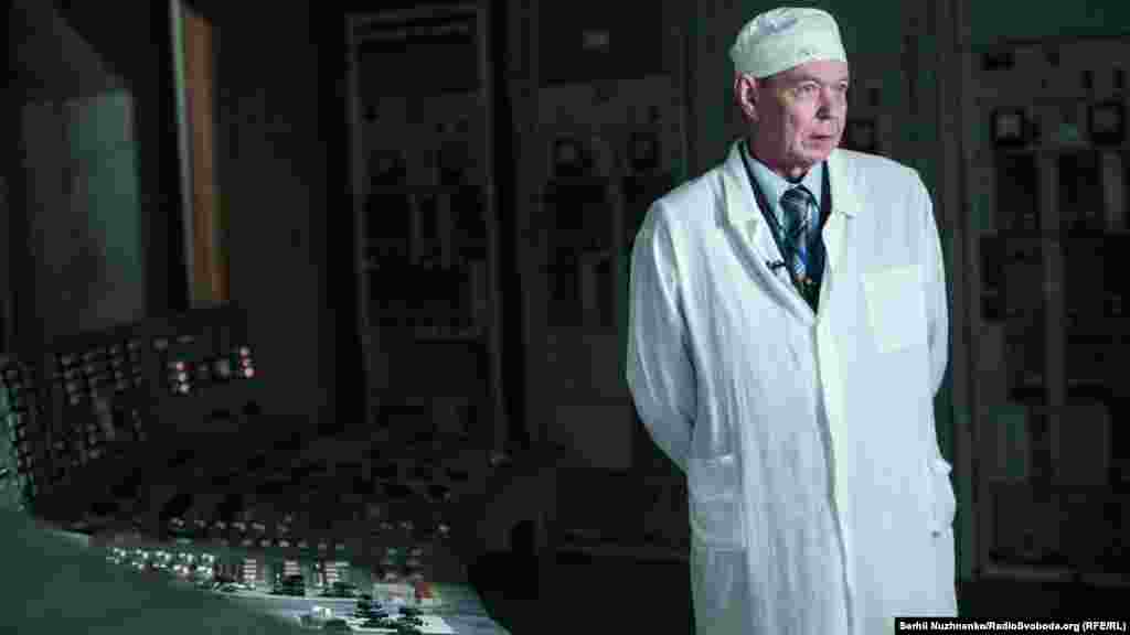 Александр Черанев вернулся за пульт старшего инженера управления турбиной впервые за 30 лет. 26 апреля 1986 года его вызвали на станцию из дома в 5 утра. "Впечатления тяжелые. Эта тяжесть не в том, как мы работали в тот день, ликвидировали последствия аварии и пытались спасти реактор, а в том, что позже начали умирать наши друзья"