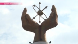 Декоммунизация в Таджикистане: как Чкаловск стал Бустоном, а коммунизм лишился своего пика Декоммунизация в Таджикистане: как Чкаловск стал Бустоном, а коммунизм лишился своего пика