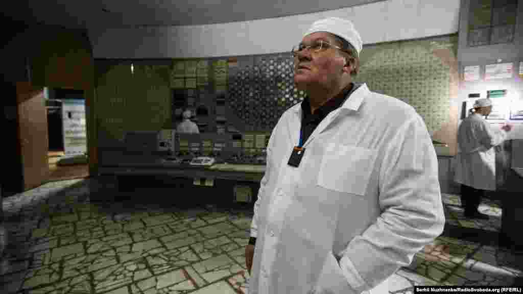 Местом работы Аркадия Ускова был первый блок ЧАЭС, но ночью его вызвали на помощь к коллегам на четвертый. Он вручную открывал засовы для подачи воды в реактор. "Рядом чувствовалась пропасть и "ухая" звуки пара – такое, что лучше туда не заглядывать. И не отходить"