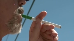 Электронные сигареты начали курить подростки, а они тоже вызывают привыкание Электронные сигареты начали курить подростки, а они тоже вызывают привыкание