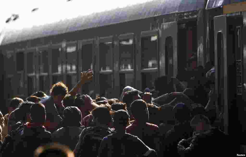 Поезд - не только средство передвижения, но и надежда на лучшую жизнь в Европе 