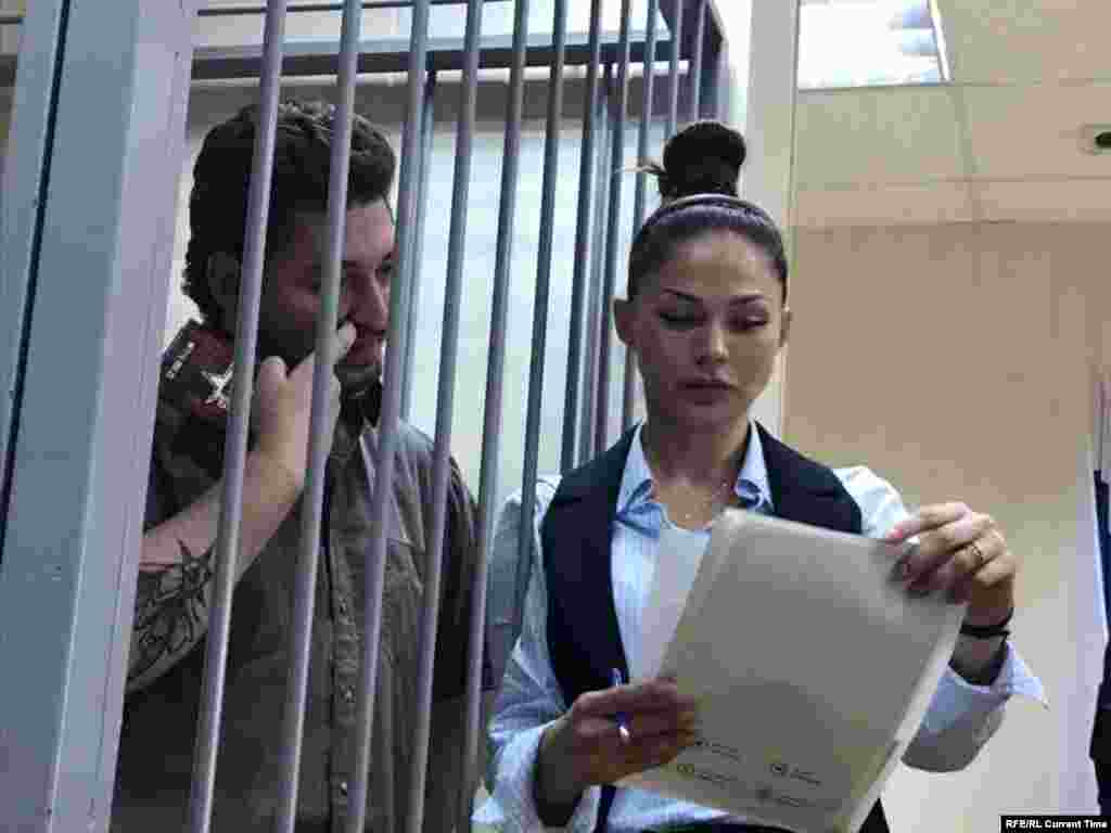 Заседание по Кириллу Жукову началось первым. Его интересы представляет адвокат "Агоры" Светлана Байтурина. По ее словам, он объявил голодовку с момента задержания