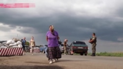 Блокпосты в зоне АТО: километровые очереди и коррупция Блокпосты в зоне АТО: километровые очереди и коррупция