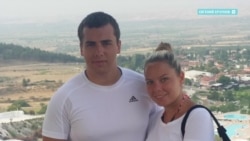 Как задерживали обвиняемого в угрозах судье Мосгорсуда и что происходит с его семьей. Рассказывает друг Евгения Ерзунова Как задерживали обвиняемого в угрозах судье Мосгорсуда и что происходит с его семьей. Рассказывает друг Евгения Ерзунова