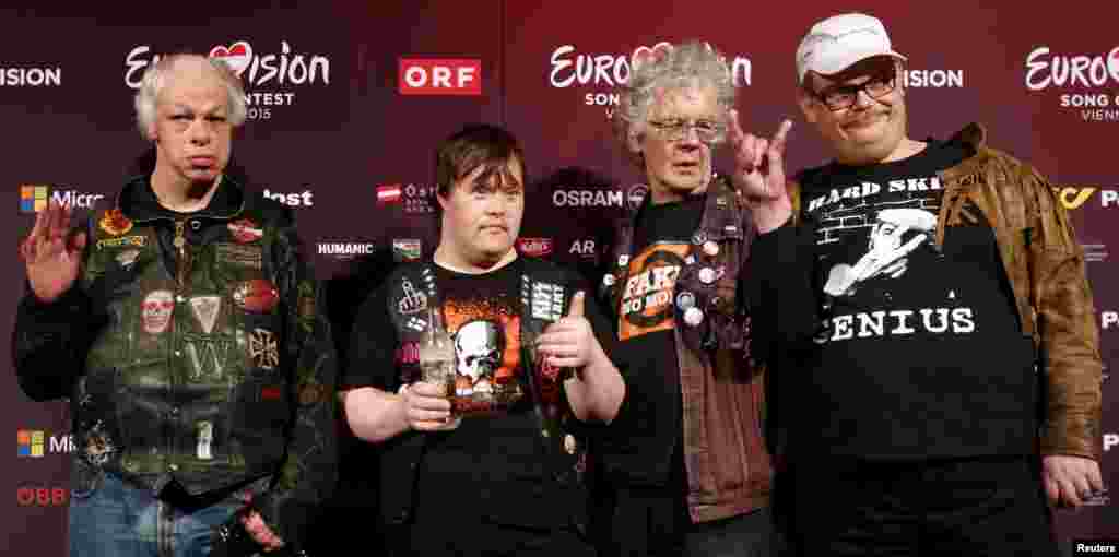 В Вену на Евровидение приехала известная финская панк-группа Pertti Kurikan Nimipaivat. Группа уникальна тем, что все ее участники - с синдромом Дауна. Они представляют свою страну на конкурсе