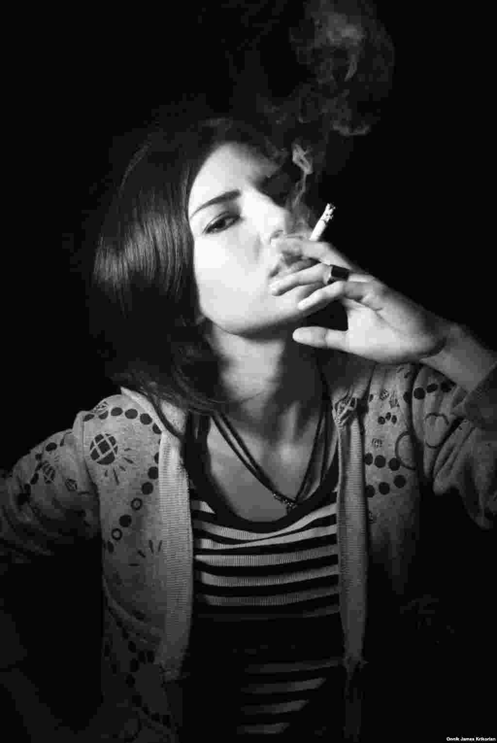 "Более консервативные грузины не любят тех, кто от них отличается, они будут осуждать вас за все. В Cross Riders я могу быть самой собой", – уверена Меко Цикаришвили