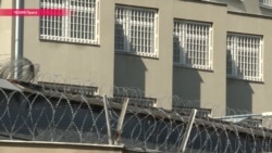 "Русский хакер" Никулин впервые после ареста появился в пражском суде "Русский хакер" Никулин впервые после ареста появился в пражском суде