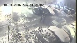 Опубликовано видео нападения на актера «Театра.doc». В его избиении обвиняют Павленского Опубликовано видео нападения на актера «Театра.doc». В его избиении обвиняют Павленского