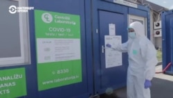На границе РФ и Латвии теперь тестируют на COVID-19. Вот как это происходит На границе РФ и Латвии теперь тестируют на COVID-19. Вот как это происходит
