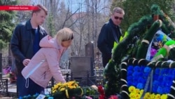 "Ко мне пришли в больницу и сообщили". Мать погибшего в Донбассе 20-летнего военного "Ко мне пришли в больницу и сообщили". Мать погибшего в Донбассе 20-летнего военного