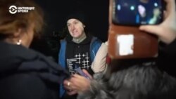 Константин Котов на свободе и обещает поддерживать политзаключенных в России Константин Котов на свободе и обещает поддерживать политзаключенных в России