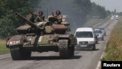 Украинские военные на танке в Константиновке, лето 2014 года