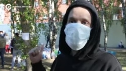 "Нас раздели догола, и шесть часов мы стояли на лбу и коленях в прогулочном дворике" "Нас раздели догола, и шесть часов мы стояли на лбу и коленях в прогулочном дворике"