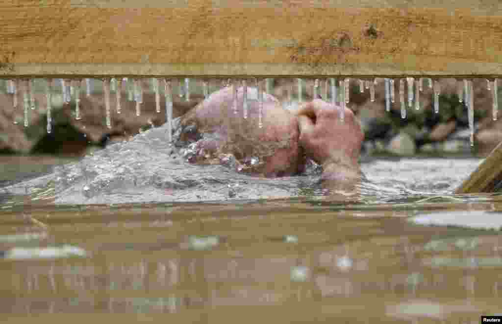 Согласно вероучению, в этот день 30-летний Иисус Христос принял крещение в водах реки Иордан от Иоанна Крестителя