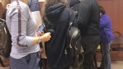 Мать Данила Беглеца плачет в суде после отклонения апелляции по делу ее сына Мать Данила Беглеца плачет в суде после отклонения апелляции по делу ее сына