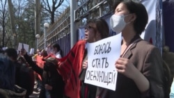 Протесты у правительства, обсуждение в парламенте: Кыргызстан в шоке и гневе от убийства Айзады Протесты у правительства, обсуждение в парламенте: Кыргызстан в шоке и гневе от убийства Айзады