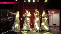 Суровые челябинские старушки поют песни группы "Ленинград" Суровые челябинские старушки поют песни группы "Ленинград"