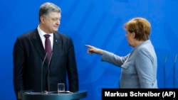Президент Украины Петр Порошенко на встрече с Ангелой Меркель, канцлером Германии