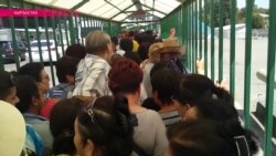 Концлагерь или граница? Туристов часами держат на жаре на КПП между Кыргызстаном и Казахстаном Концлагерь или граница? Туристов часами держат на жаре на КПП между Кыргызстаном и Казахстаном