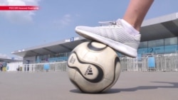 Как Марадона встретился с юным поклонником из России Как Марадона встретился с юным поклонником из России