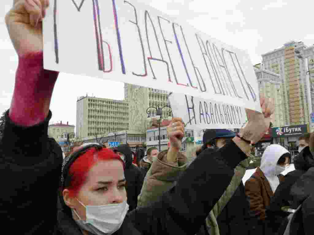 Акции в поддержку Навального прошли в Краснодаре. По части 2 статьи 20.2 Кодекса об административных правонарушениях РФ ("Организация массового мероприятия без подачи уведомления") на пять суток арестовали адвоката Михаила Беньяша за якобы анонс протестной акции