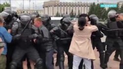 Протесты в Улан-Удэ разгоняют омоновцы и люди в штатском Протесты в Улан-Удэ разгоняют омоновцы и люди в штатском