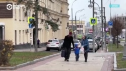 Показатели рождаемости в России за первые три месяца года оказались худшими за 200 лет. Как власти решают проблему?