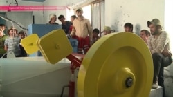 Лампочка Друкса: как швейцарский режиссер построил ГЭС для горного кишлака Лампочка Друкса: как швейцарский режиссер построил ГЭС для горного кишлака