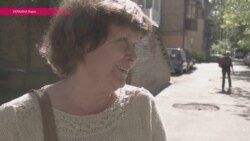 "Валенки, носки, жилеточка, и под одеяло – греемся": как половина пенсионеров в Украине живут на евро в день "Валенки, носки, жилеточка, и под одеяло – греемся": как половина пенсионеров в Украине живут на евро в день