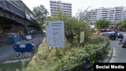 Место обнаружения плантации - посреди оживленной площади. Фото с Google Maps