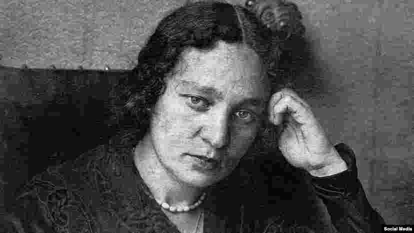 Мария Юдина, любимая пианистка Сталина — Ольга Куриленко. Юдина, несмотря на то, что Сталин ей восхищался, никогда не пыталась использовать это в своих интересах и была бескомпромиссным критиком режима. Известно, что когда ей дали Сталинскую премию, она полностью пожертвовала её Православной Церкви. Уроженка украинского Бердянска Куриленко больше всего известна по роли "девушки Бонда" в  одном из фильмов про агента 007