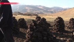 Зачитанные книги, 10 месяцев зимы и захватывающие пейзажи. Как выживает село в киргизском высокогорье Зачитанные книги, 10 месяцев зимы и захватывающие пейзажи. Как выживает село в киргизском высокогорье