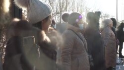 "Руки прочь от детей! Не доверяем правительству!" Митинг против прививок подростков в Нур-Султане "Руки прочь от детей! Не доверяем правительству!" Митинг против прививок подростков в Нур-Султане