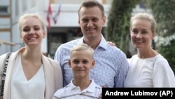 Алексей Навальный с семьей. Дочь Дарья – крайняя слева. 8 сентября 2019