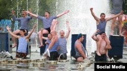 Празднование Дня ВДВ российскими солдатами в Казахстане (Костанай)