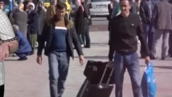 Таджикистанец рассказывает, как его выслали из России из-за кадров войны в Чечне в его телефоне: он недавно купил его с рук Таджикистанец рассказывает, как его выслали из России из-за кадров войны в Чечне в его телефоне: он недавно купил его с рук