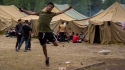 "Как только я пересек границу, я понял, что я в безопасности". Как Литва переживает наплыв мигрантов и зачем они едут в страну "Как только я пересек границу, я понял, что я в безопасности". Как Литва переживает наплыв мигрантов и зачем они едут в страну