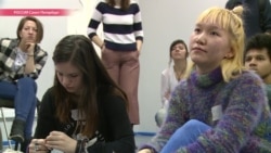 "Люди не понимают, что мы такие же, как они": мигранты играют спектакль о ксенофобии в России "Люди не понимают, что мы такие же, как они": мигранты играют спектакль о ксенофобии в России